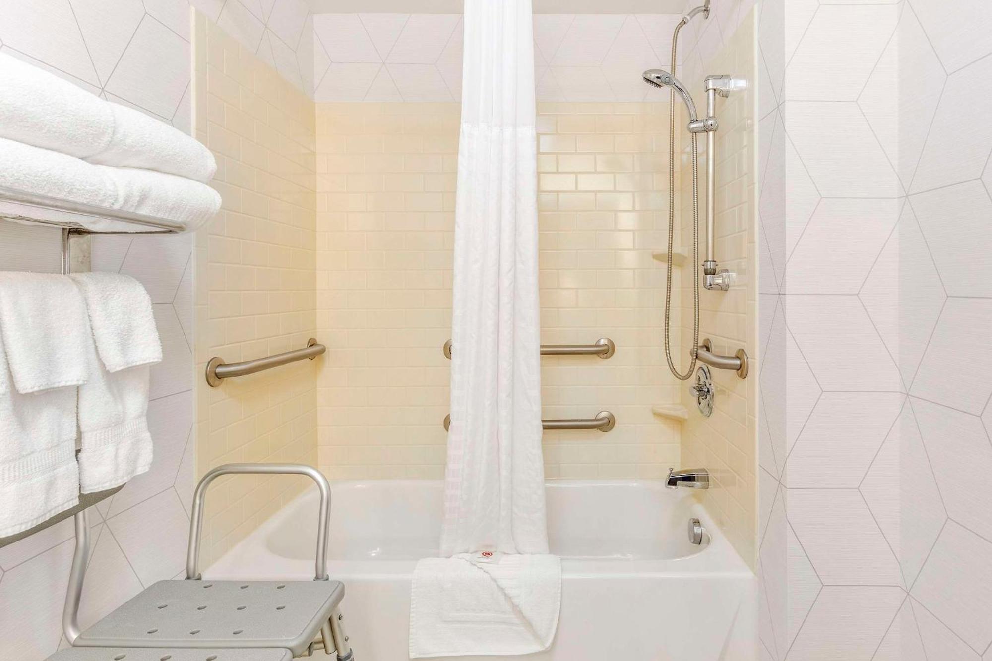 Comfort Suites Whitsett - Greensboro East Exteriör bild