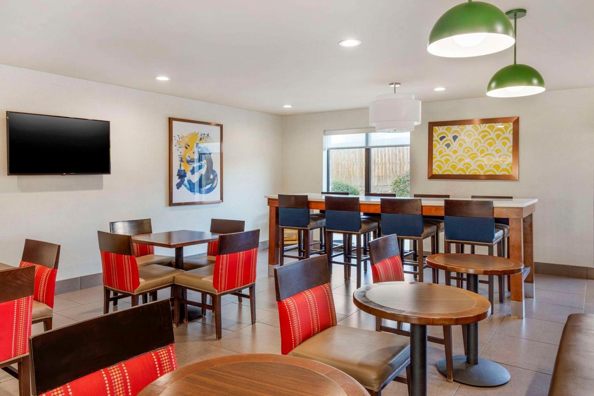 Comfort Suites Whitsett - Greensboro East Exteriör bild