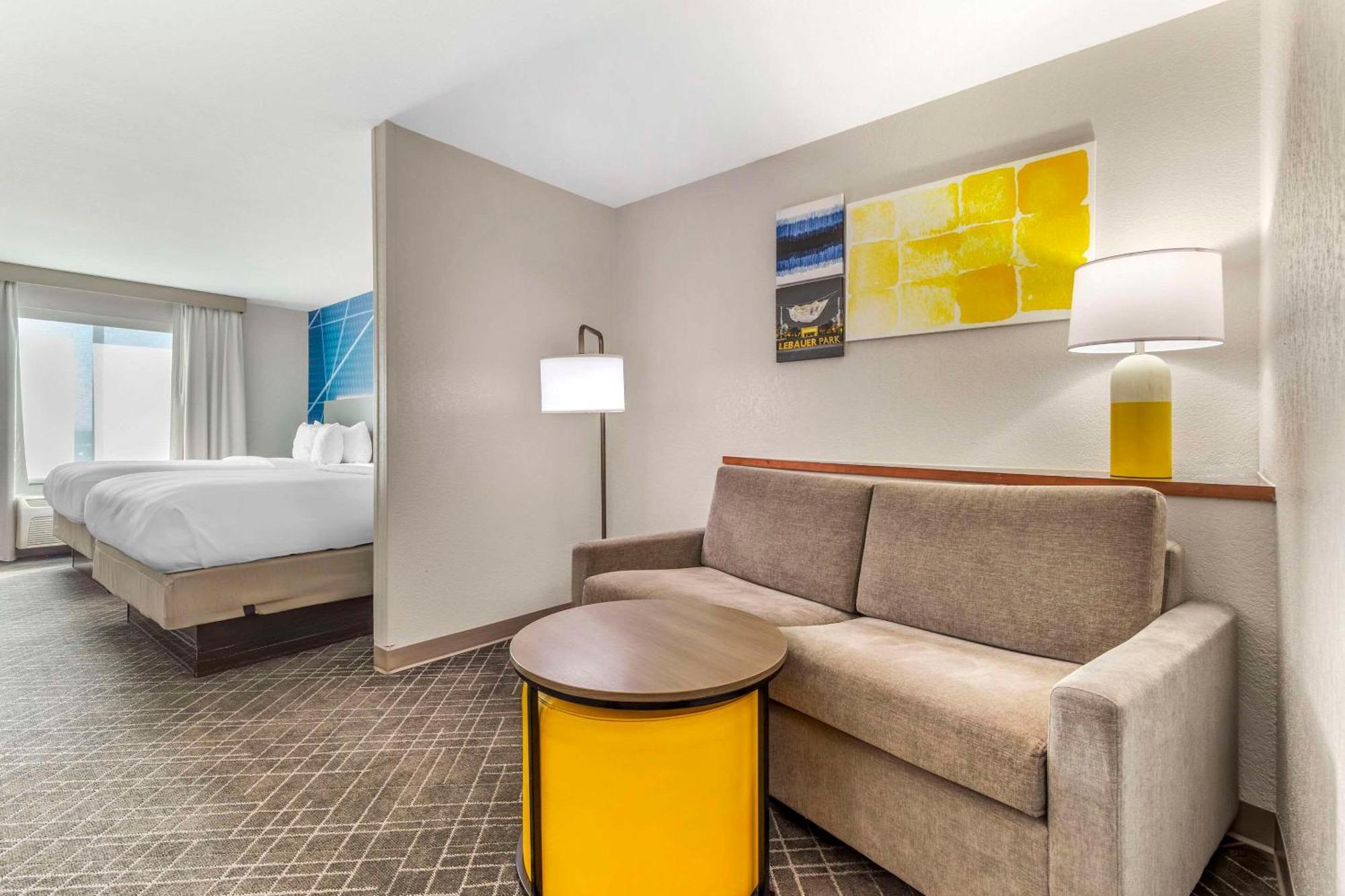 Comfort Suites Whitsett - Greensboro East Exteriör bild