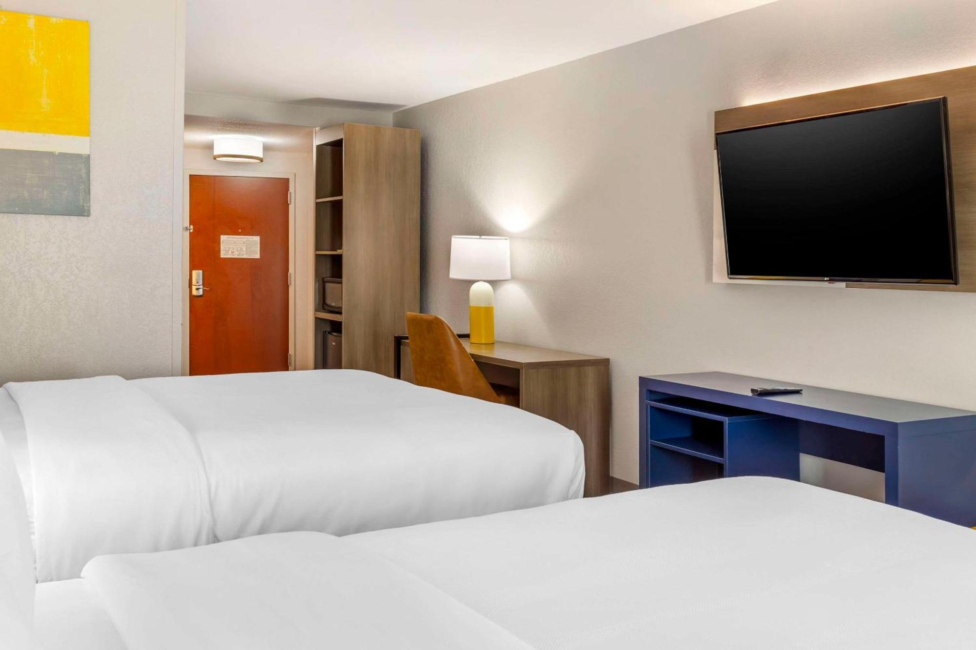 Comfort Suites Whitsett - Greensboro East Exteriör bild